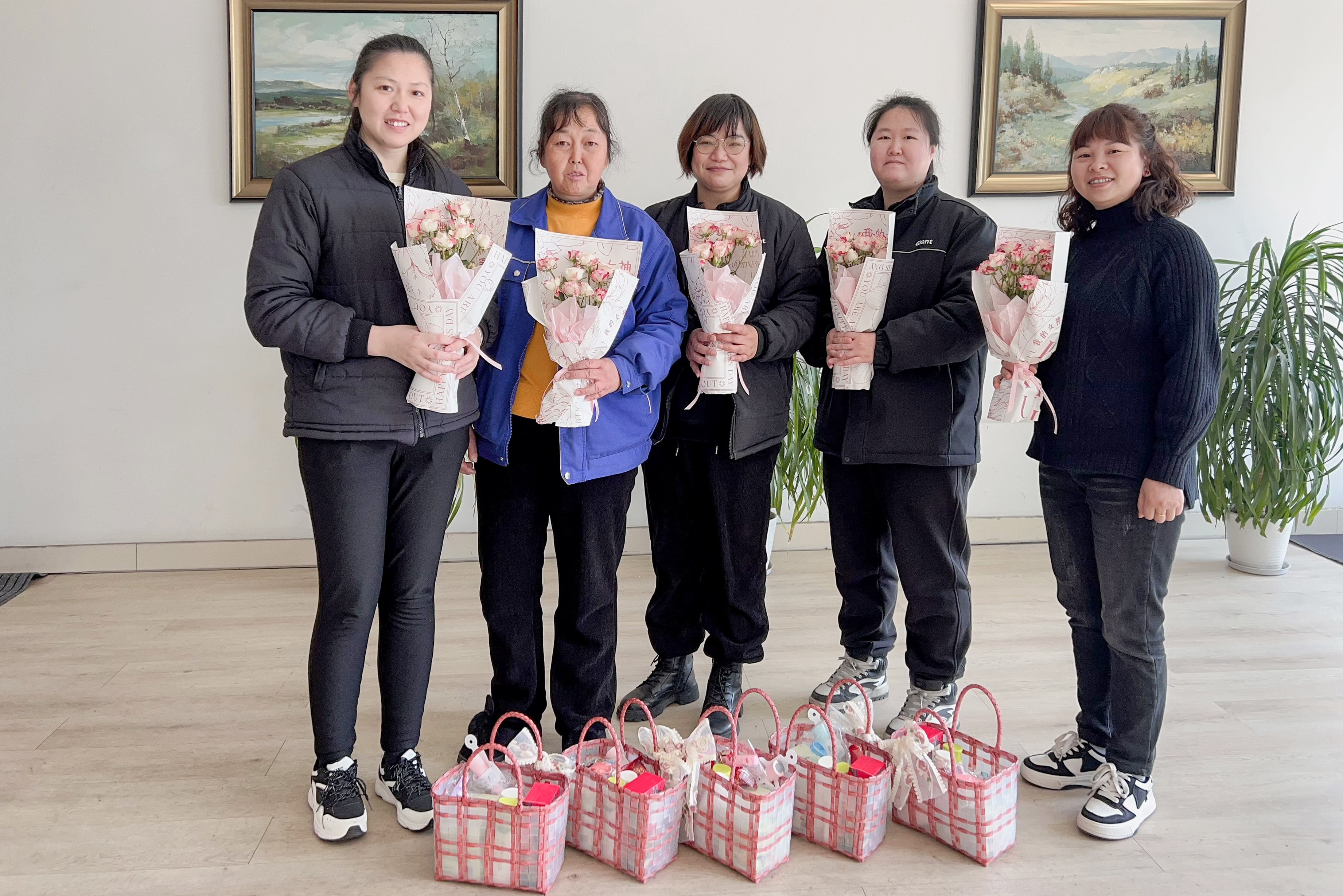 巾幗呈英姿 三春綻繁花——巨人集團婦女節活動 巾幗呈英姿 三春綻繁花——巨人集團婦女節活動