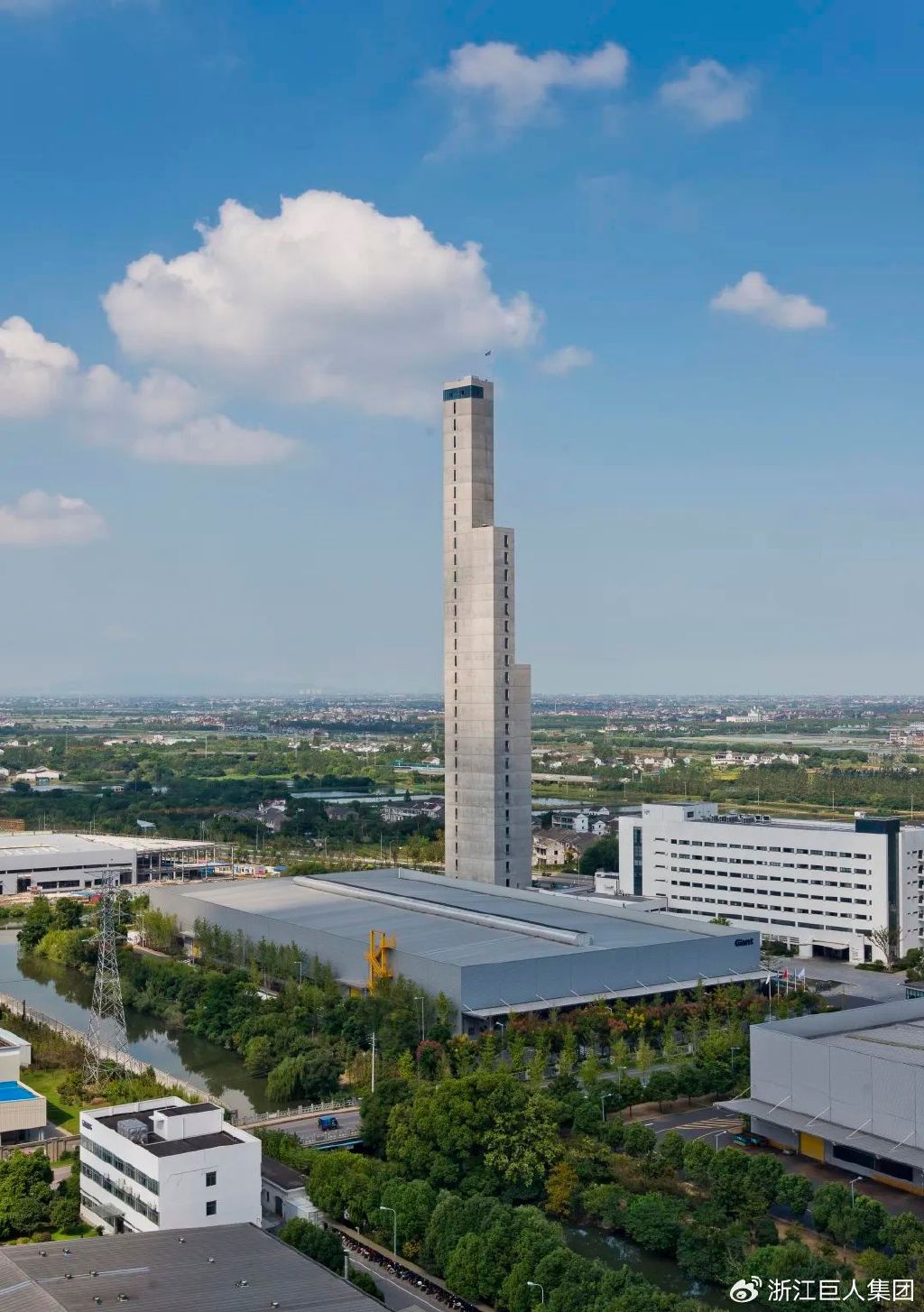 聚變 ? 與時(shí)偕行——巨人集團(tuán)2025’迎春大會(huì)