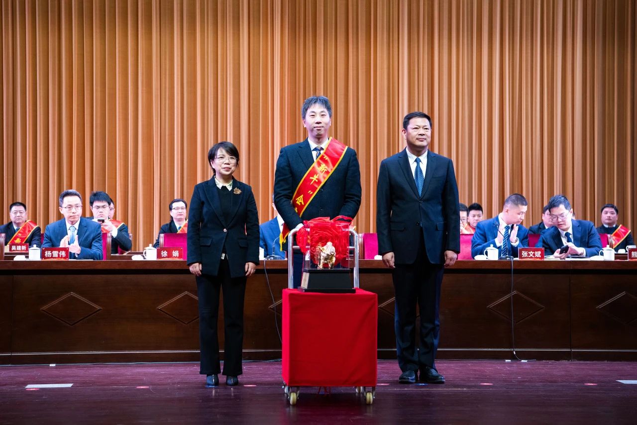 開門紅 | 巨人集團(tuán)獲區(qū)多項表彰