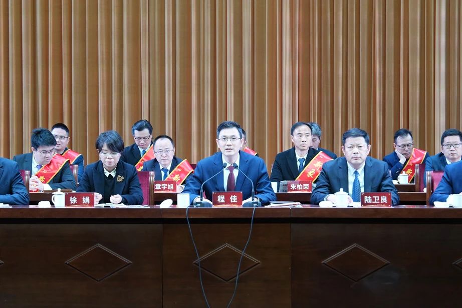 開門紅 | 巨人集團(tuán)獲區(qū)多項表彰