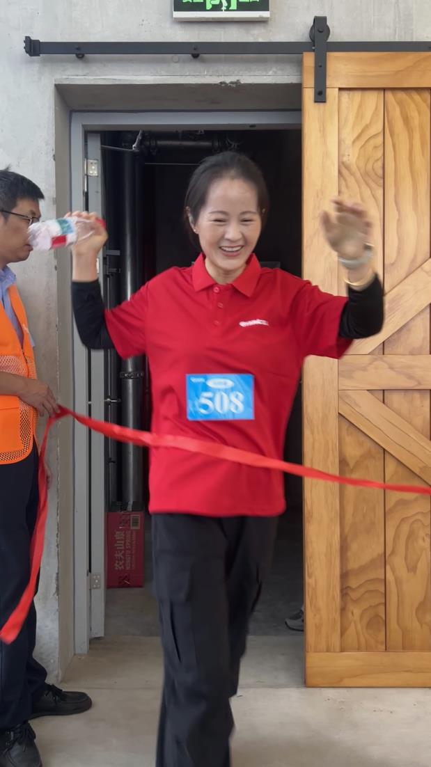 塔下再聚首 攀登勢正雄——巨龍電梯試驗塔第六屆登高跑開賽